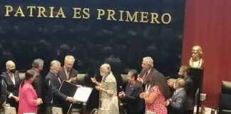 Rinde protesta Leopoldo de Gyves como embajador de México en Venezuela