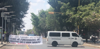 STEUABJO cierra Av. Universidad, amaga con huelga
