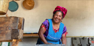 Mujeres oaxaqueñas enaltecen el valor de las tradiciones