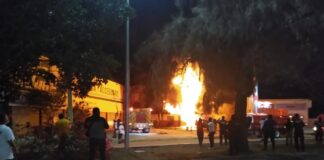 Saldo blanco, tras incendio en almacén de llantas de Símbolos Patrios