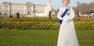 Mattel lanzó Barbie de la reina Isabel II