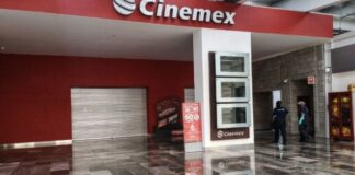 Mujer trans acusa de discriminación en baños de Cinemex