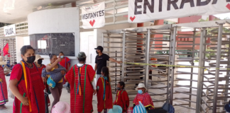 Triquis bloquean accesos a Ciudad Administrativa