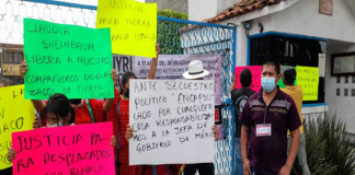 Protestan triquis en la DDHPO; exigen libertad de detenidos tras desalojo