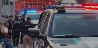 Asalto masivo a autos varados por tráfico en Querétaro