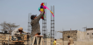 Festejan albañiles “Día de la Santa Cruz”