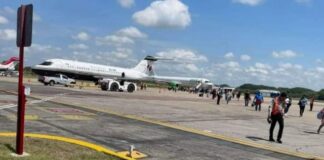 Avión de Viva Aerobús aterriza de emergencia por explosión en turbina