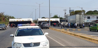 Con bloqueo carretero, pobladores de La Noria exigen elección de agente