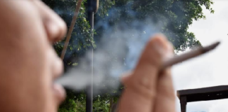 Fumar está relacionado con más de 12 tipos de cáncer: SSO