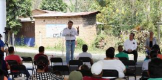 Dialoga IEEPO con comunidad escolar en Santiago Lachiguiri