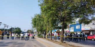 Sindicalizados toman oficinas del IEBO por falta de pagos