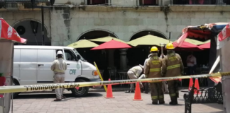 Explota transformador en el Zócalo, comerciantes se quedan sin luz