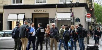 Robo millonario en tienda Chanel de París