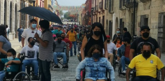 Realizan caminata a ciegas y rodada en silla de ruedas