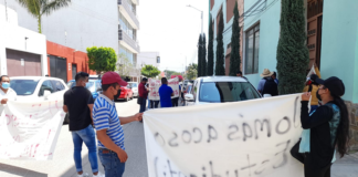 Profesores de Teposcolula exigen salida del director por irregularidades