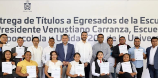 Entrega IEEPO títulos a egresados de Escuelas Normales y UPN