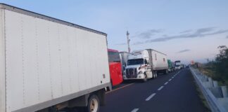 Por accidente continúa cerrada la carretera Oaxaca-Cuacnopalan