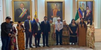 Llega a Venezuela el primer embajador indígena de México, Leopoldo de Gyves