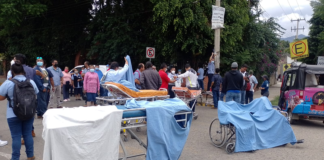 Con bloqueo, trabajadores del Hospital Civil exigen atención a sus demandas