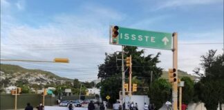 Inicia la semana con bloqueos en Oaxaca