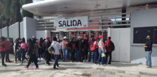 Nuevamente estudiantes se apoderan de Ciudad Administrativa