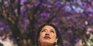 Con nueva canción, soprano mixe honra al mezcal de Oaxaca