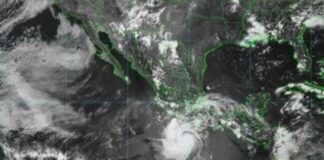 Huracán Bonnie se desplaza paralelo a las costas del Pacífico central mexicano
