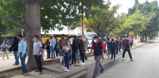 Continúa disputa por la FCA, exigen reconocimiento de Gerardo Velasco; bloquean Av. Universidad