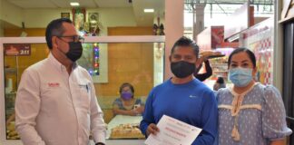 Entrega SSO certificado “Espacio libre de larvas” al mercado 20 de Noviembre