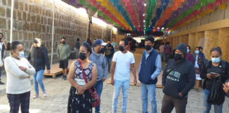 Artesanos se manifiestan en el andador turístico