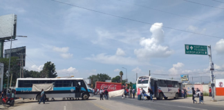 Campesinos bloquean crucero del Aeropuerto, exigen apoyos