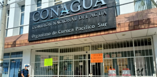Protestan empleados de CONAGUA; exigen pagos