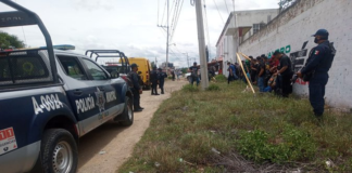 Detienen a sujeto que transportaba 17 migrantes en Tlacolula