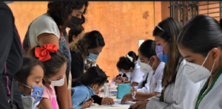 Concluye con éxito primer día de vacunación contra COVID-19