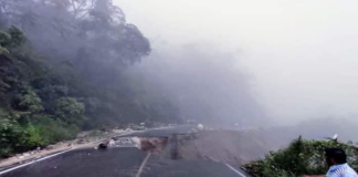 Reportan socavón en el tramo carretero Huatulco-Pochutla
