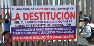 Pobladores de Santa Inés del Monte protestan en Congreso Local