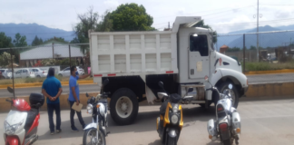 Pobladores de Tlalixtac instalan bloqueo para exigir reparación de iglesia