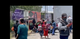 Manifestantes golpean a taxista en pleno bloqueo