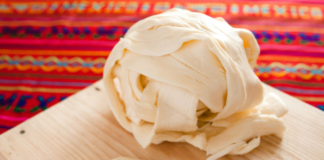 Profeco enumera las marcas de queso Oaxaca ‘falsos’ y que contienen hongos