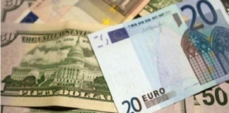 El euro y el dólar alcanzan la paridad por primera vez en 20 años