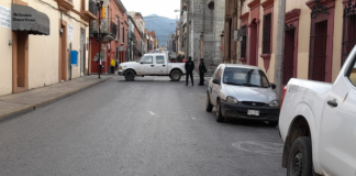 Por segundo día, personal de Vectores bloquean calles
