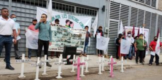 Pobladores exigen justicia tras la masacre en Huazantlán