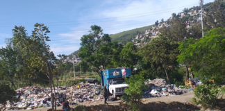 Montones de basura inundan las riberas del Río Atoyac