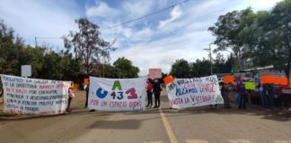 Con bloqueo, exigen destitución de directora del CAM en Ocotlán