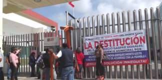 Pobladores de Santa Inés del Monte protestan en Congreso Local