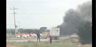 Grupo armado incendia vehículos y bloquea vías en Zacatecas