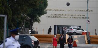 Critica AMLO burocratismo en impartición de justicia