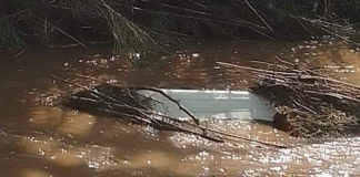 Río arrastra Urvan en Juquila, solo daños materiales