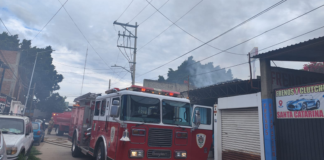 Se incendia vulcanizadora en la ciudad de Oaxaca, solo daños materiales