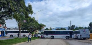 SECUABJO bloquea Av. Universidad, exige cumplimiento a sus demandas